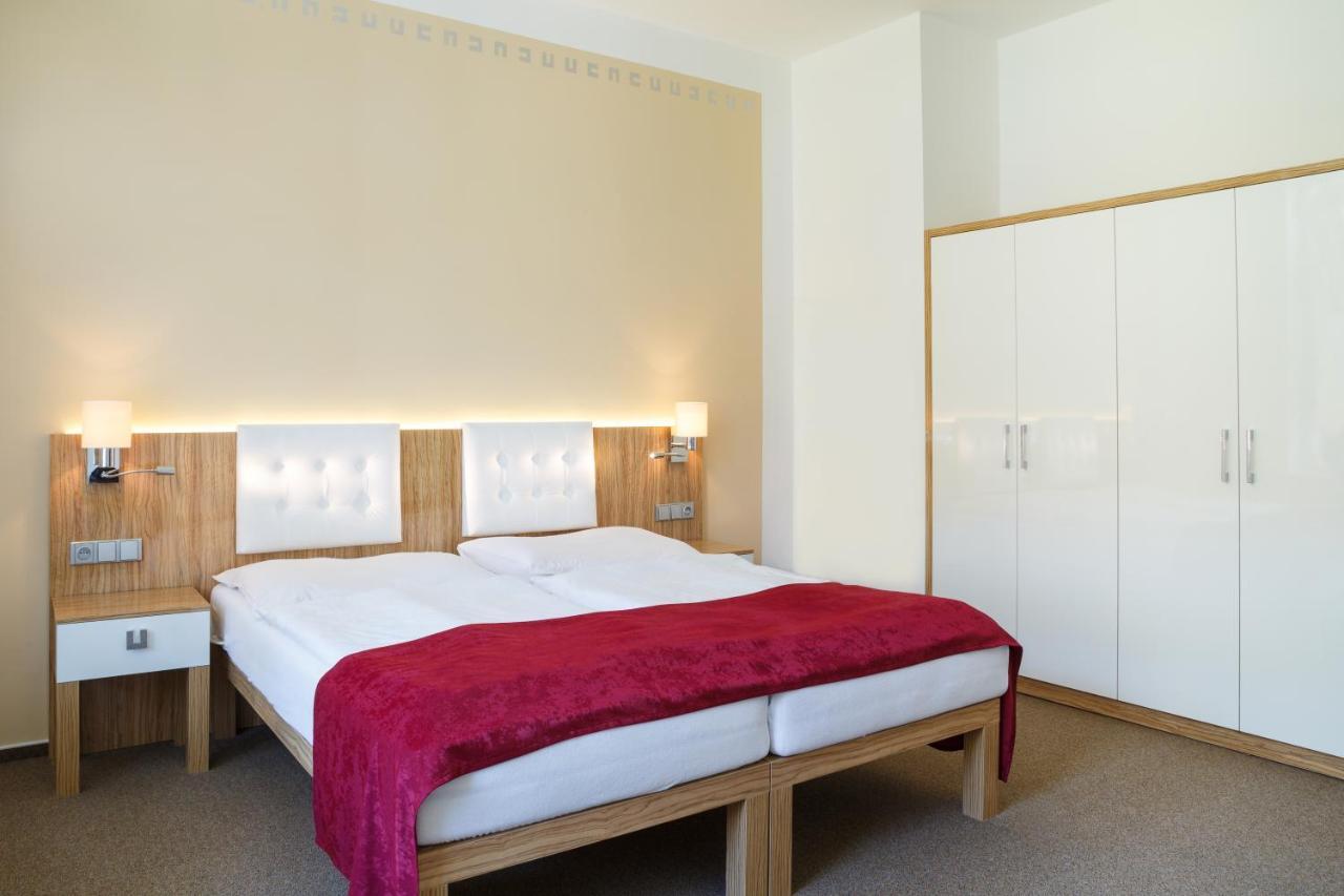 יאסימוב Hotel Astoria מראה חיצוני תמונה