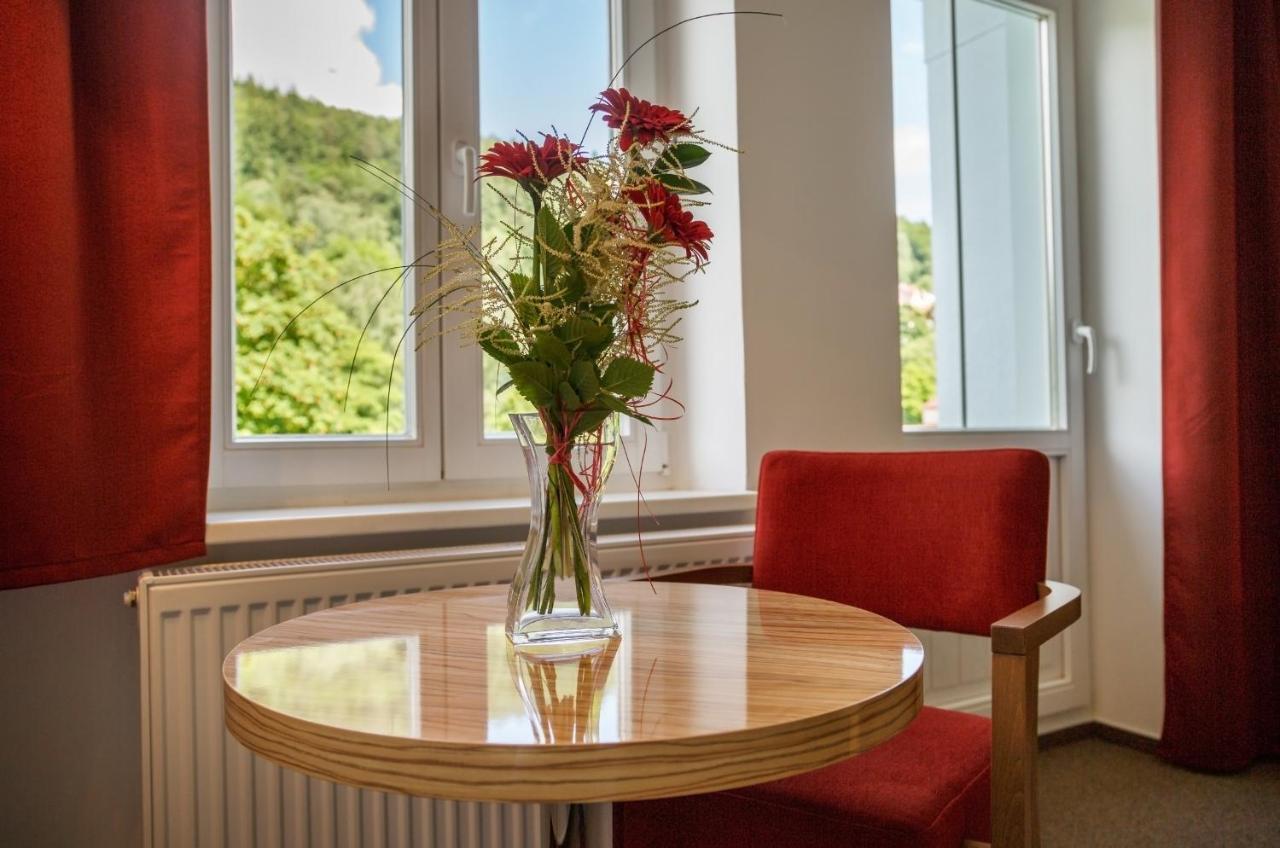 יאסימוב Hotel Astoria מראה חיצוני תמונה