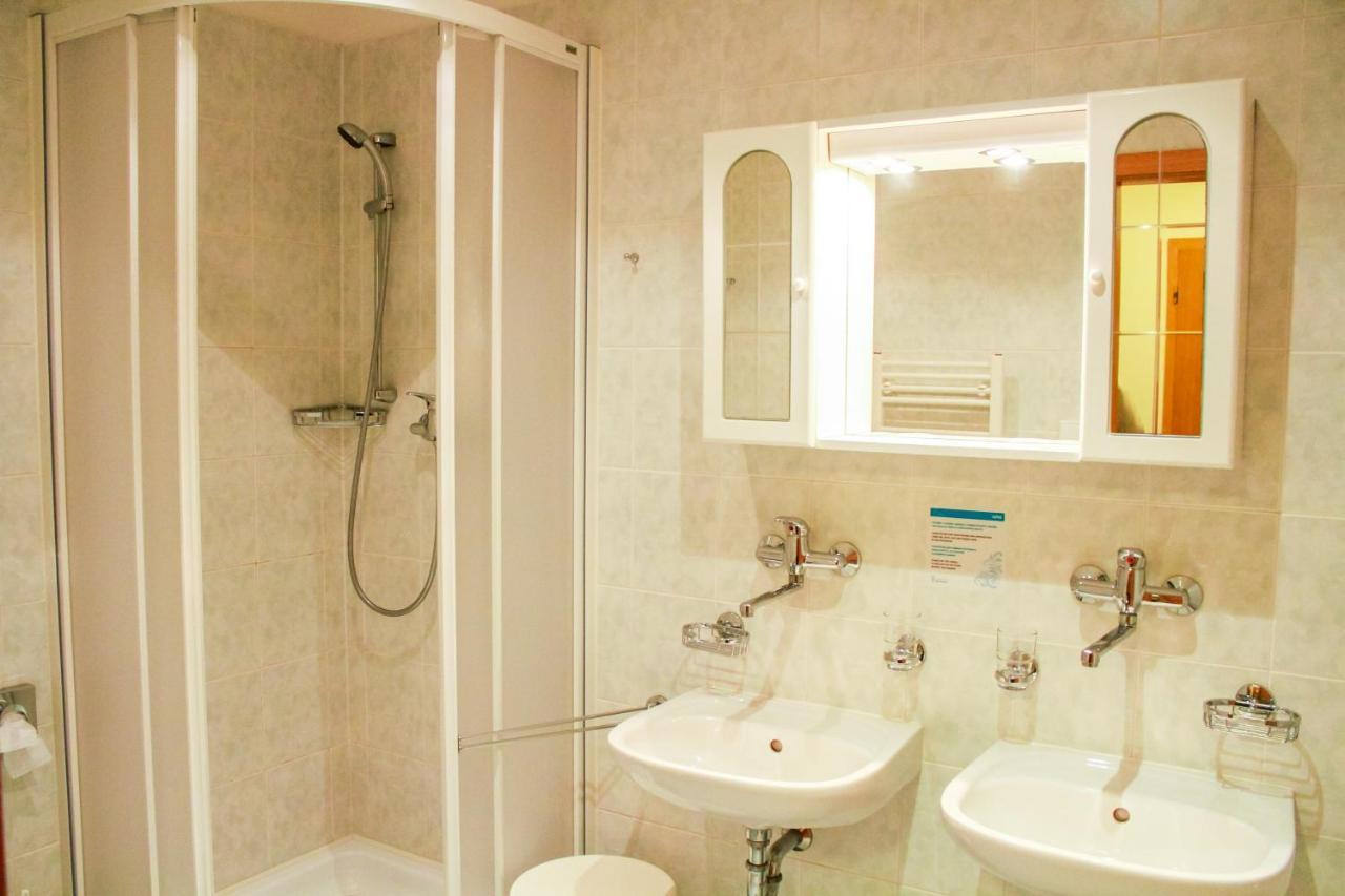 יאסימוב Hotel Astoria מראה חיצוני תמונה