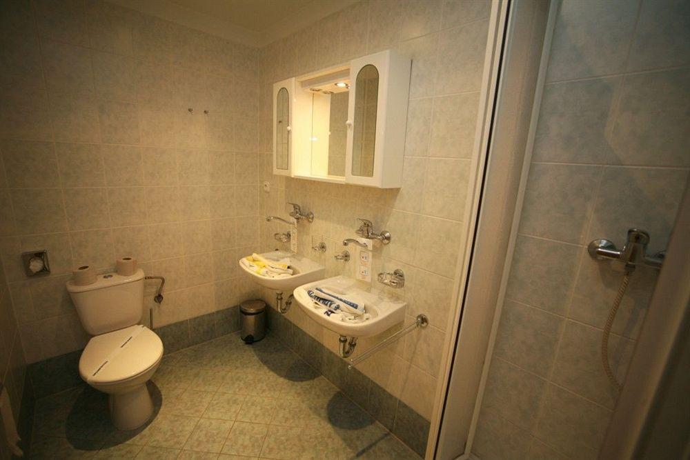 יאסימוב Hotel Astoria מראה חיצוני תמונה