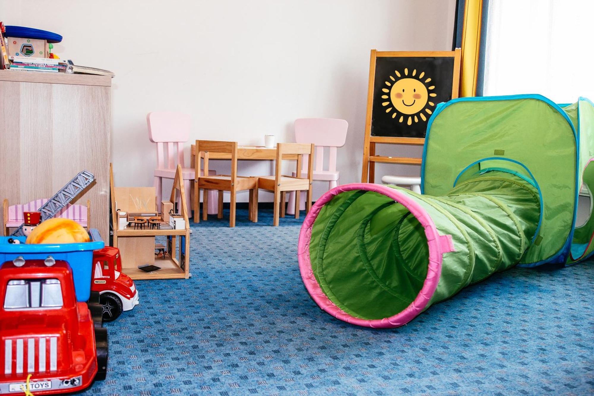 יאסימוב Hotel Astoria מראה חיצוני תמונה