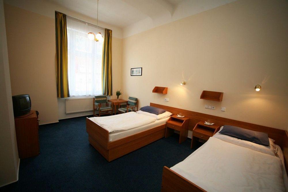 יאסימוב Hotel Astoria מראה חיצוני תמונה