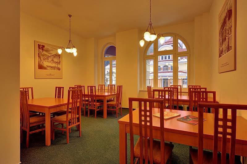 יאסימוב Hotel Astoria מראה חיצוני תמונה