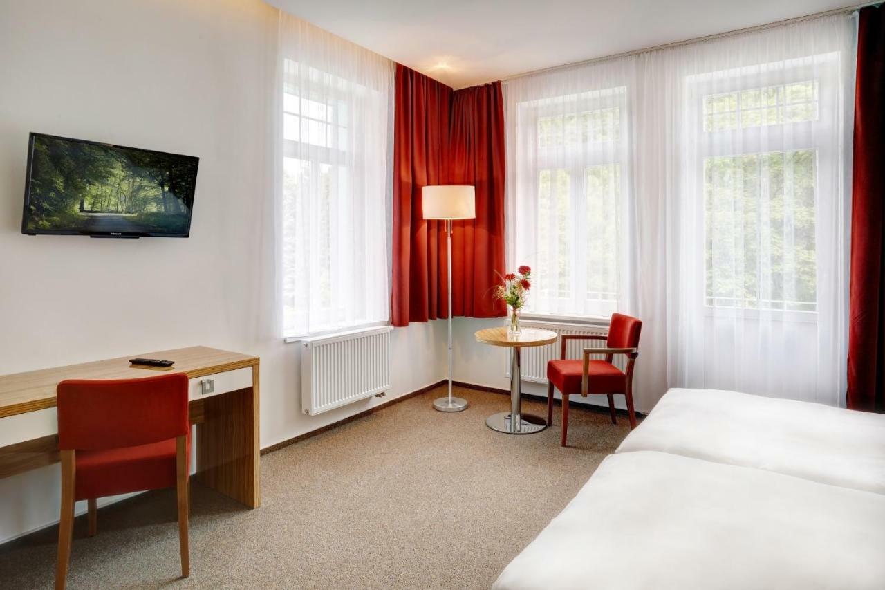 יאסימוב Hotel Astoria מראה חיצוני תמונה